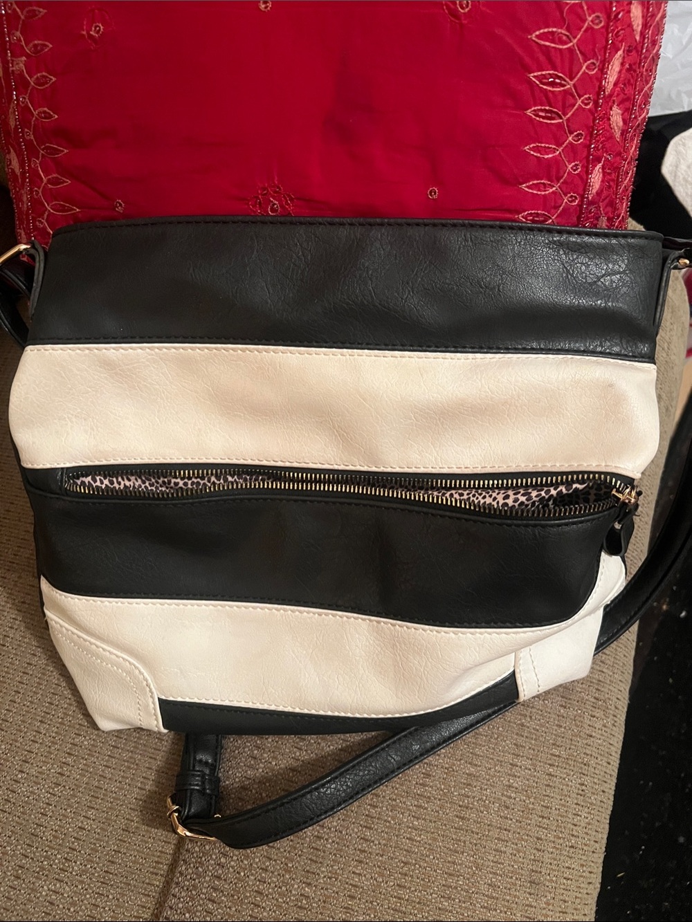Women's Navy and Cream Striped Crossbody Bag w/ cheetah print lining! Pre-owned